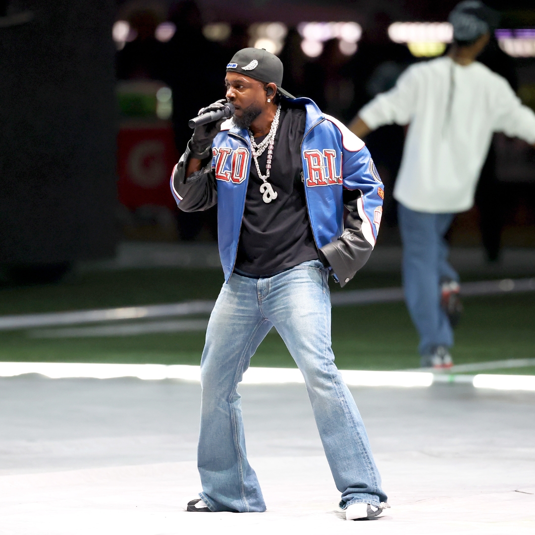 kendrick lamar wears bootcut jeans at the super bowl