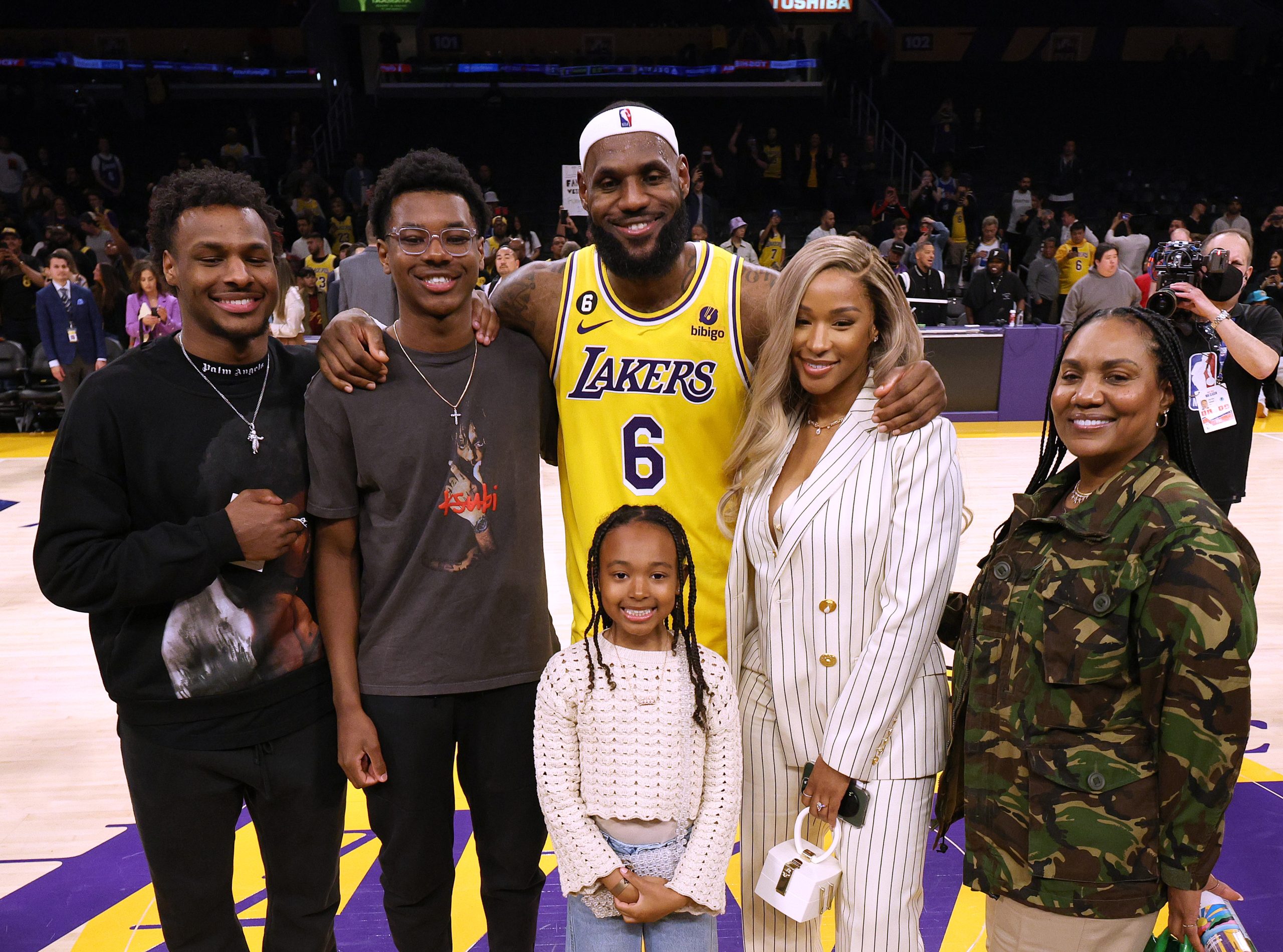 lebron james, savannah james and their kids, Bronny, Bryce and Zhuri